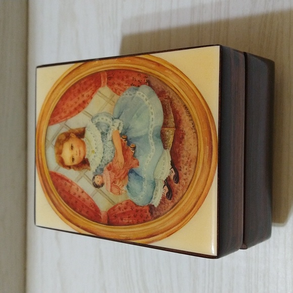 Vintage Reuge Musical Memories Jewelry Box Plays "Memory" - Picture 3 of 7